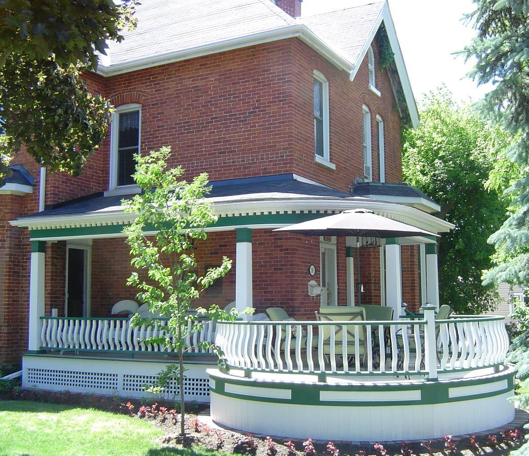 Clydesdale House Bed and Breakfast Barrie Exteriör bild